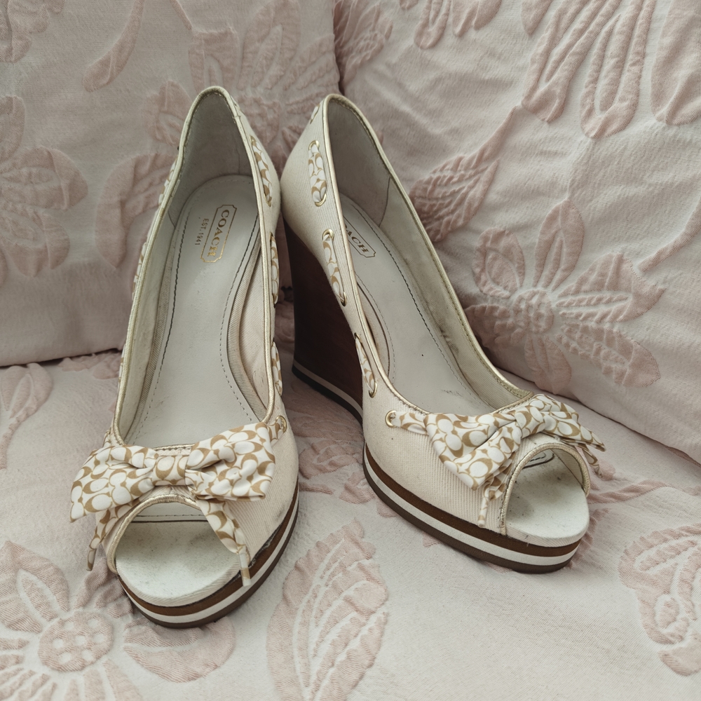 SOLD!!! Coach Ivory Peep-Toe Heels with Patterned Bow